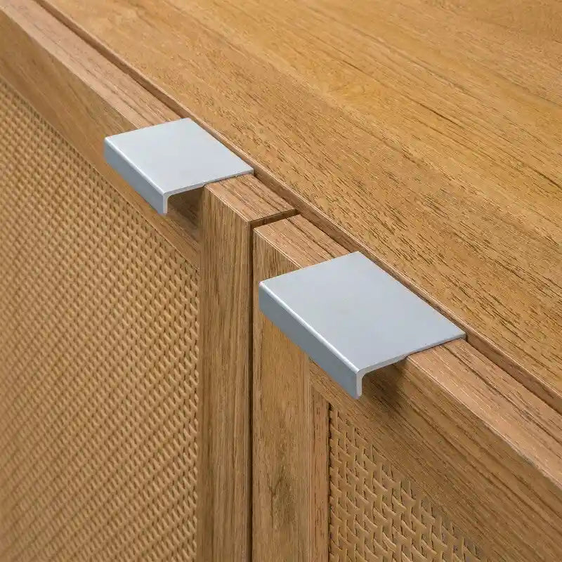 Gabinete marrón de 2 puertas con paneles de ratán – Tapa de MDF